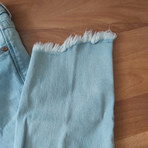 Divided Light Blue Slightly Distressed Buttoned Jeans Size 8 - Picture 3 of 6